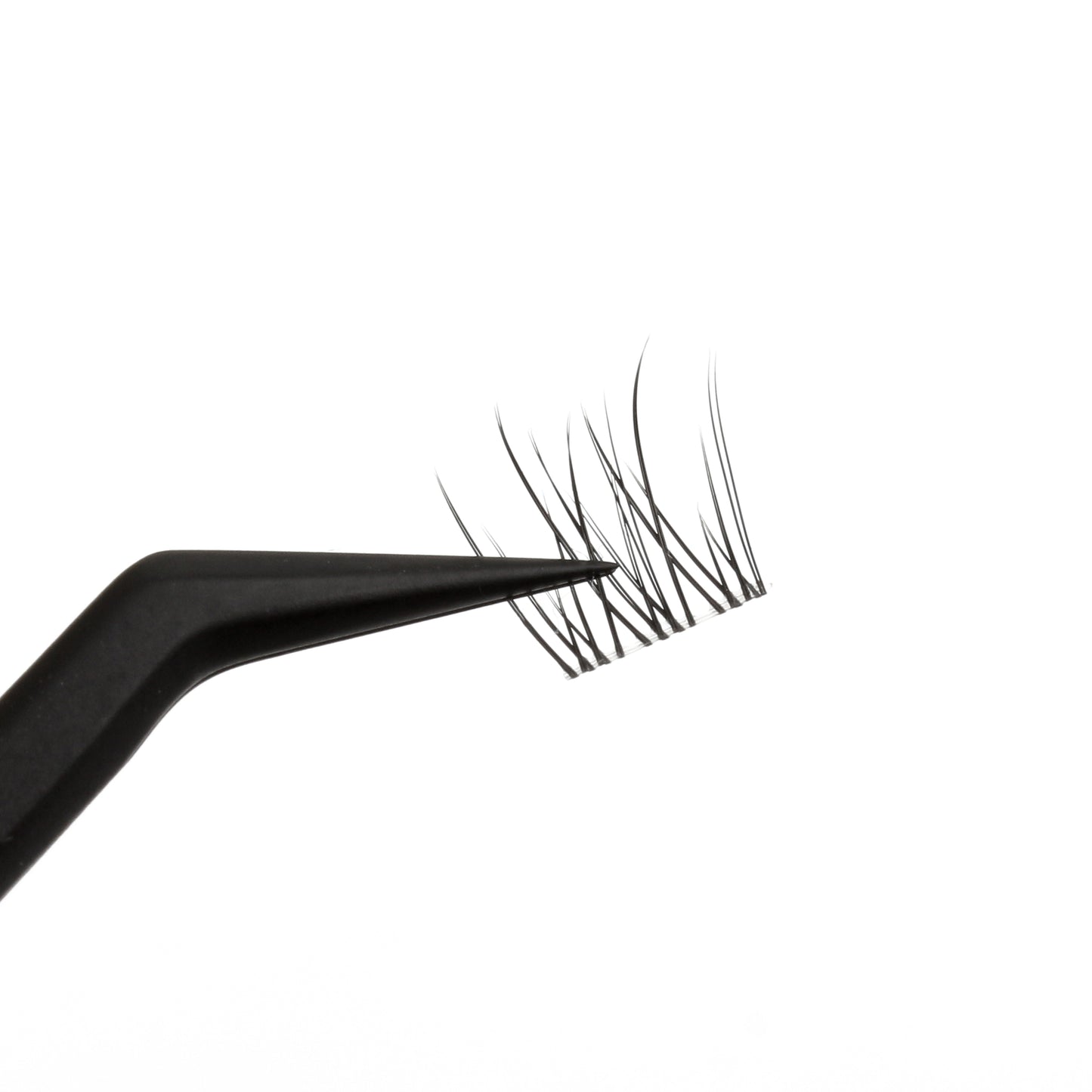KISTU Aura cluster lashes applied for a your-lashes-but-better look