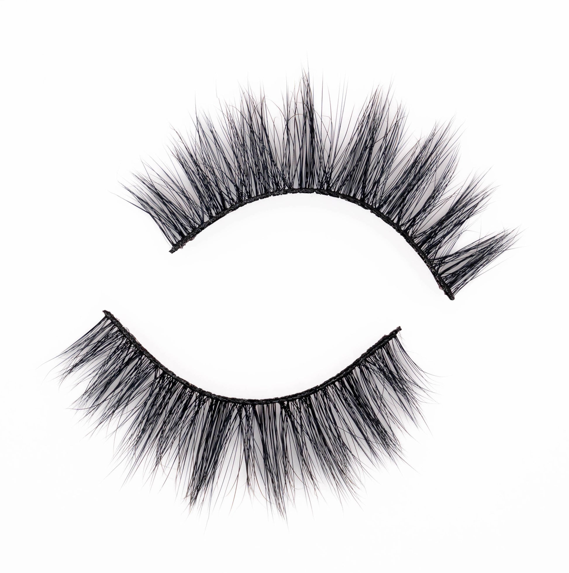KISTU Cosmic wispy doll-eye strip lash, soft light-to-medium volume
