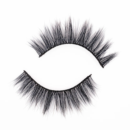 KISTU Cosmic wispy doll-eye strip lash, soft light-to-medium volume