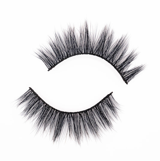 KISTU Cosmic wispy doll-eye strip lash, soft light-to-medium volume