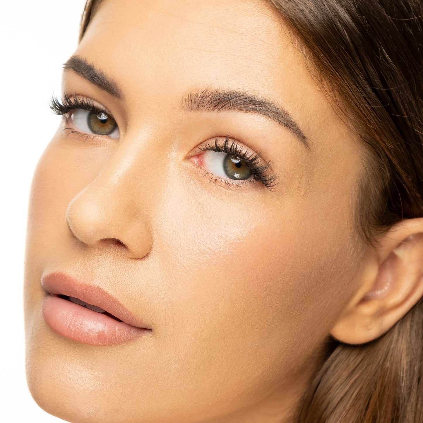 Close-up of KISTU Dusk cluster lashes showing lash fans