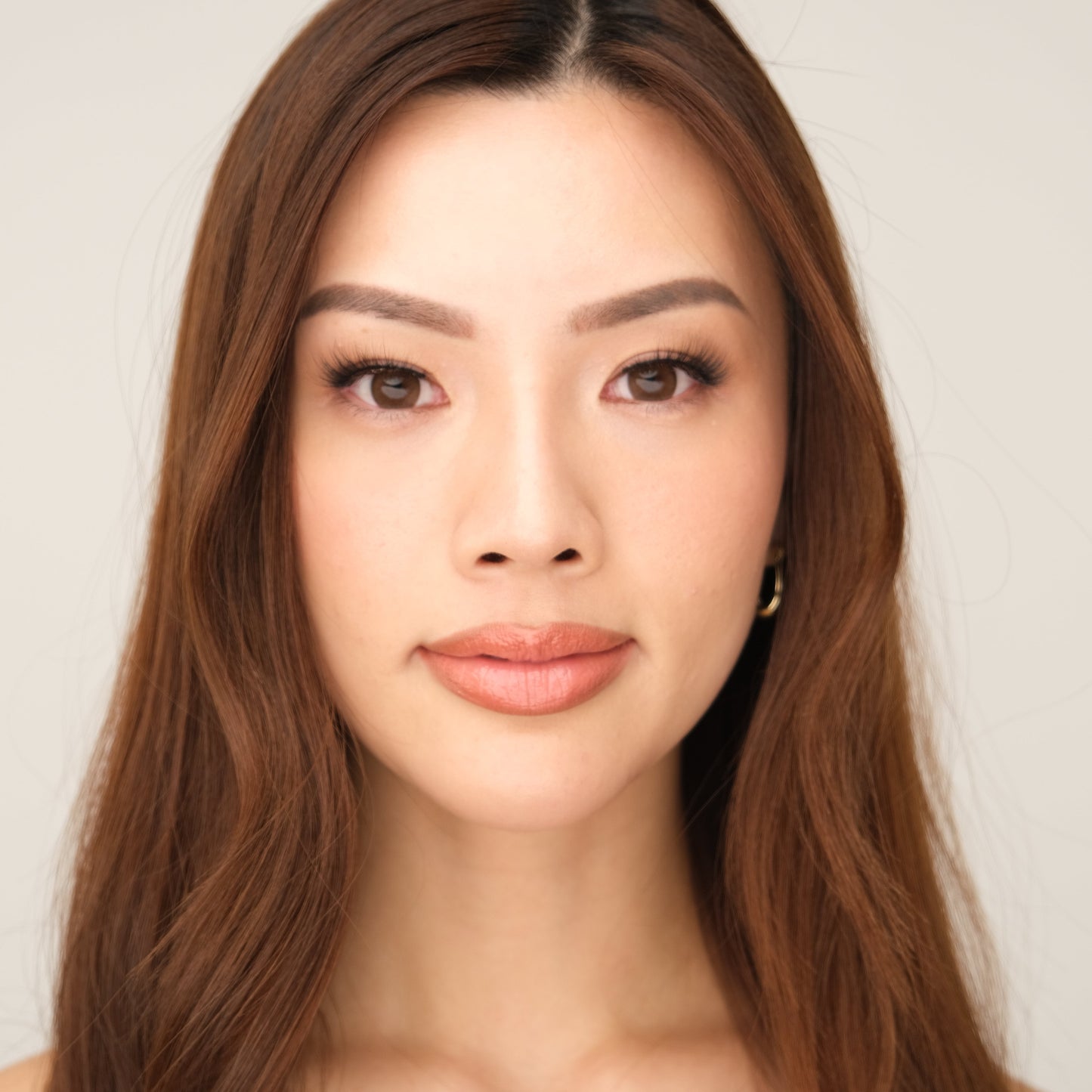Front view of KISTU Elegance strip lash band and rounded volume