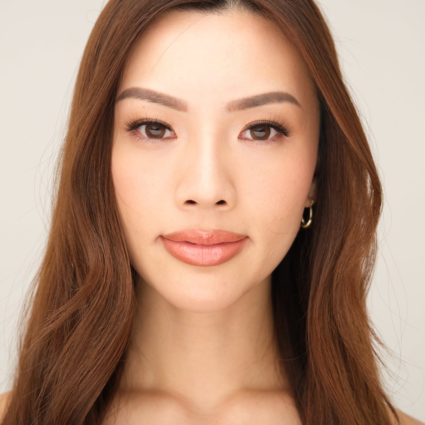 Front view of KISTU Flirty wispy strip lash band