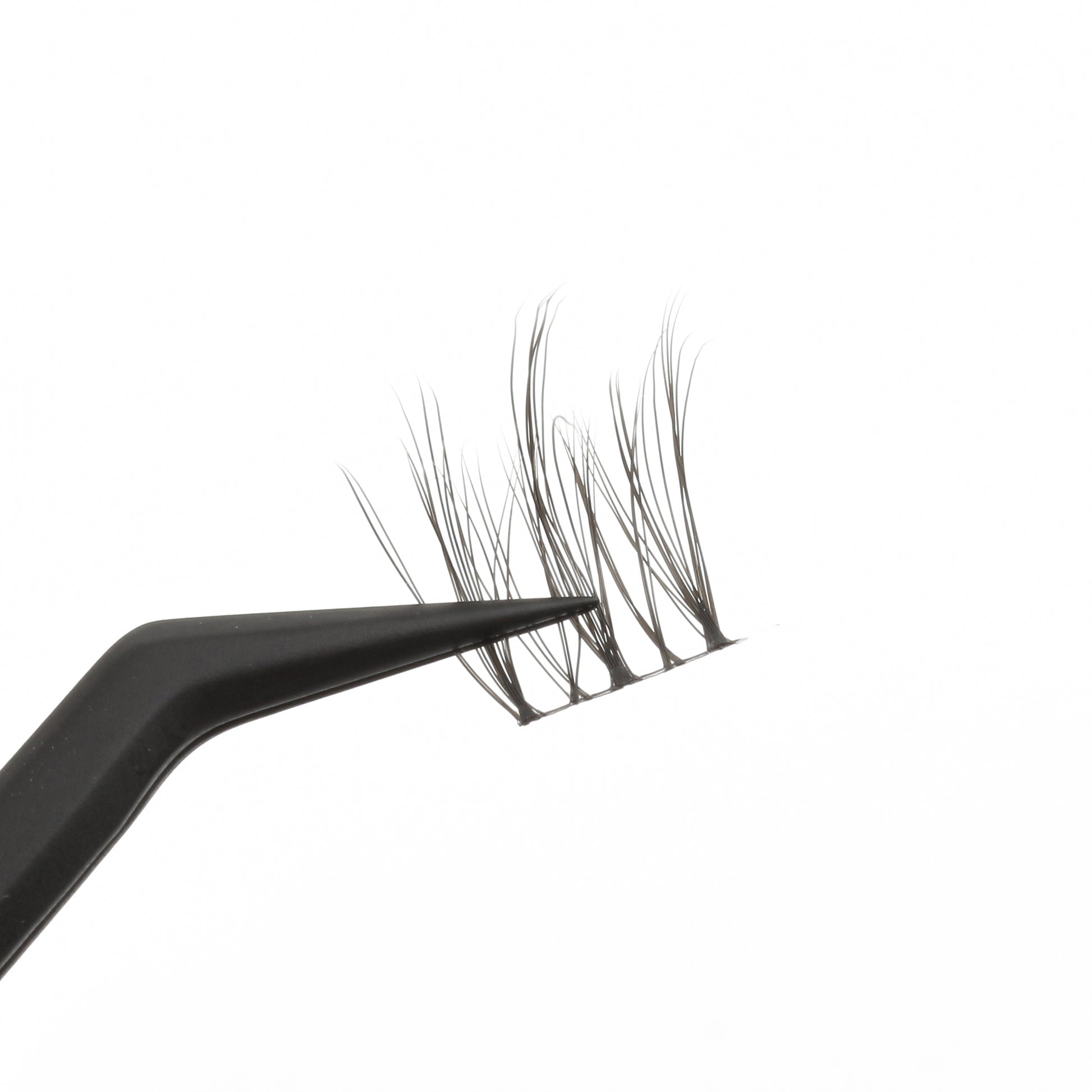 KISTU Halo cluster lashes applied for the most natural look