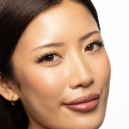Close-up of KISTU Mist cluster lashes showing cat-eye lash fans