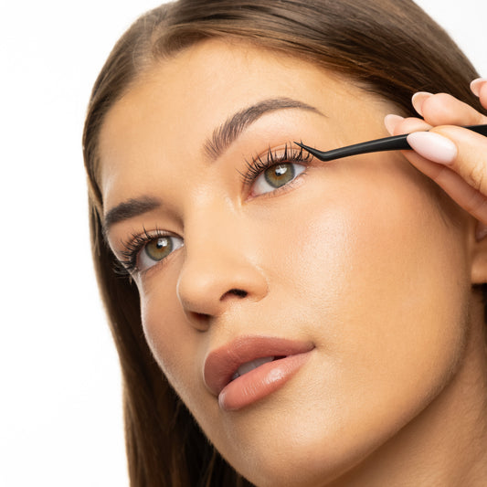 KISTU Precision Lasher lash applicator product shot on white background