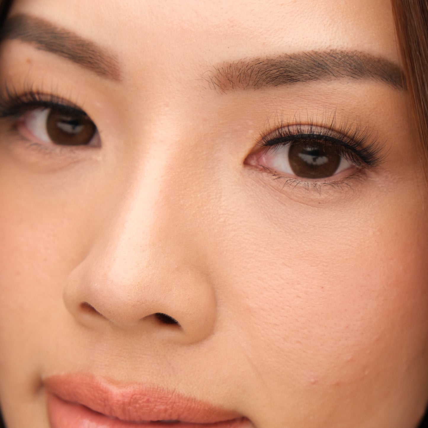 Close-up of KISTU Radiant strip lash band and even lash coverage