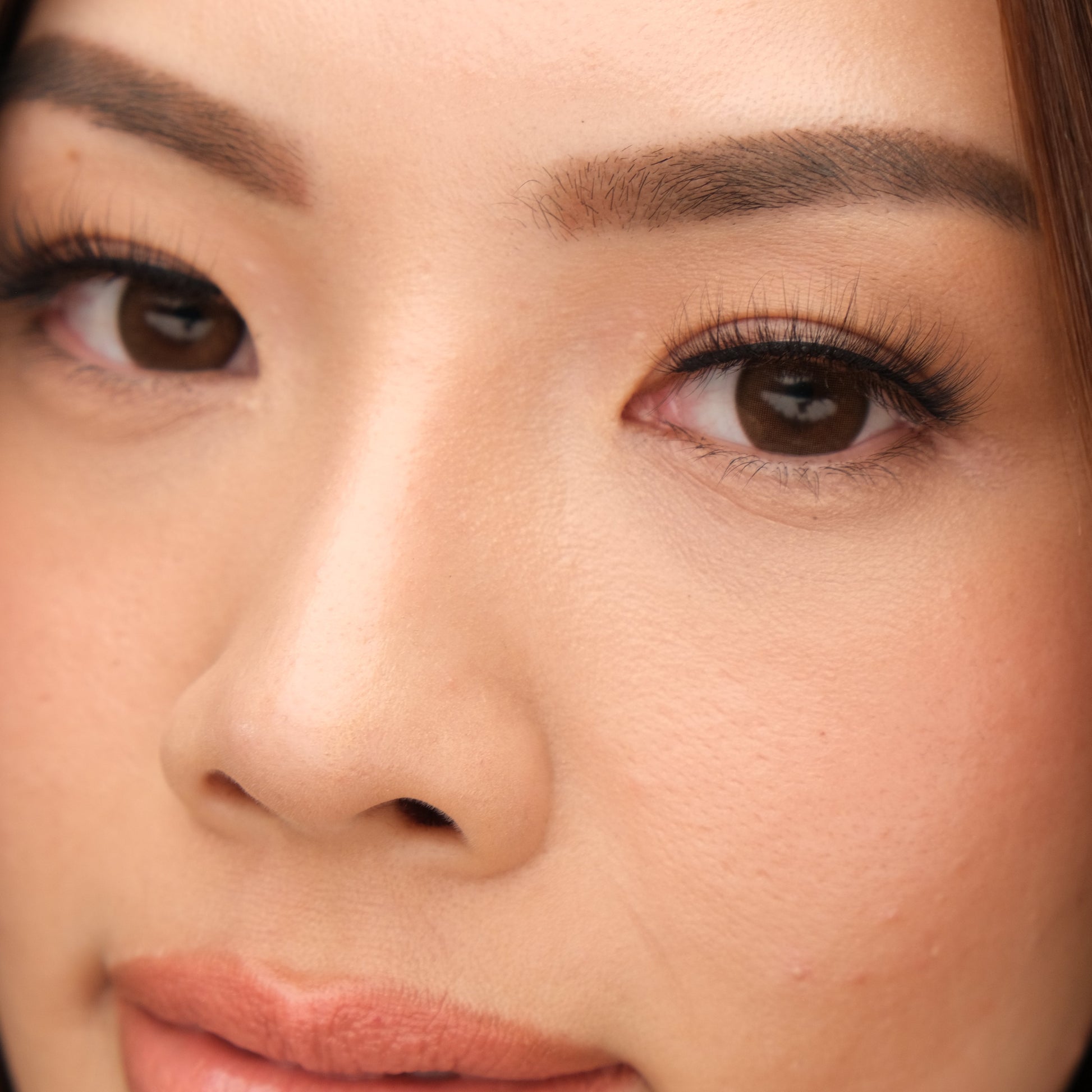Close-up of KISTU Radiant strip lash band and even lash coverage