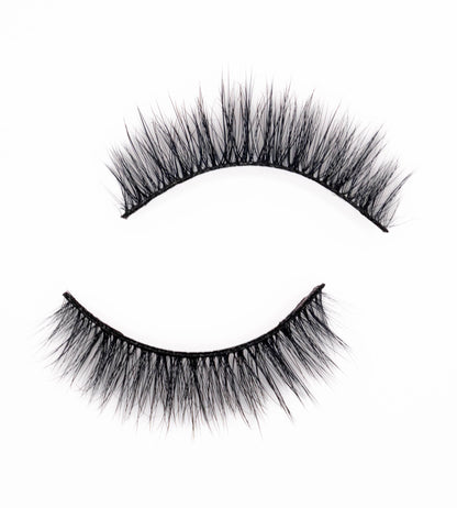 KISTU Radiant strip lash, short-to-medium with soft even coverage