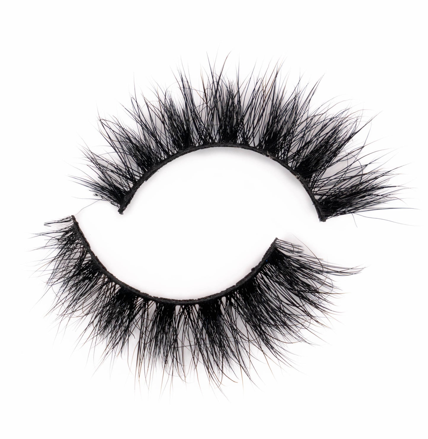 KISTU Siren flared cat-eye strip lash, full volume glam style