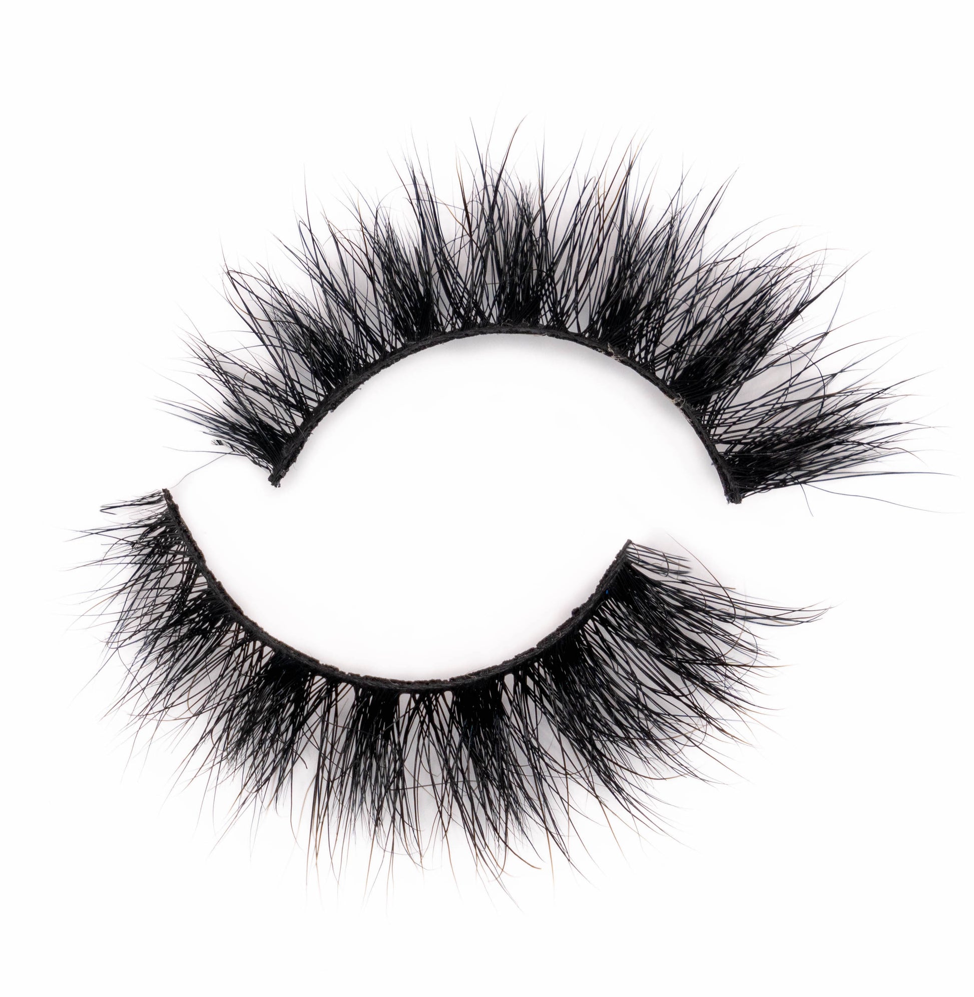 KISTU Siren flared cat-eye strip lash, full volume glam style