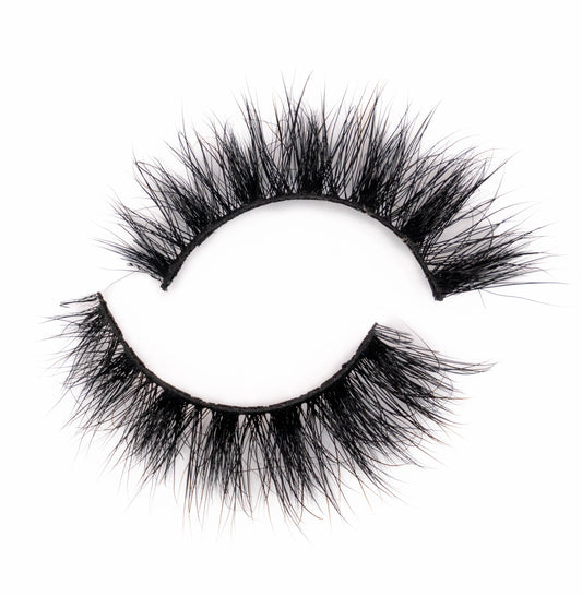 KISTU Siren flared cat-eye strip lash, full volume glam style