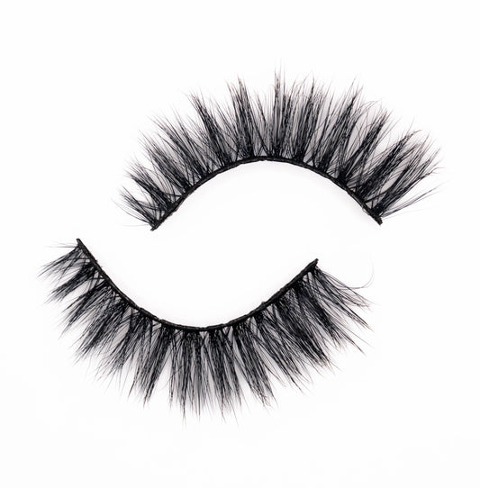 KISTU Starlight wispy cat-eye strip lash, medium-to-full volume with lifted outer edge