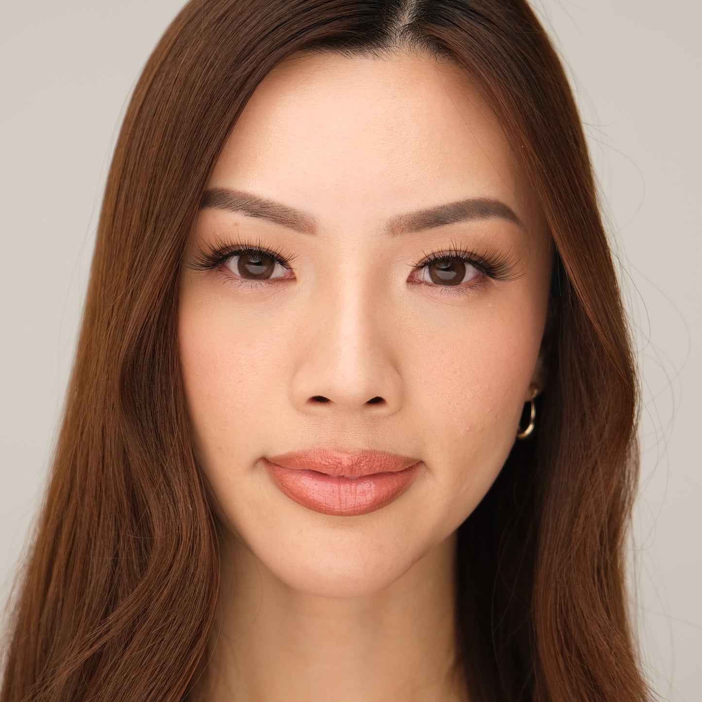 Front view of KISTU Sultry elongating strip lash band