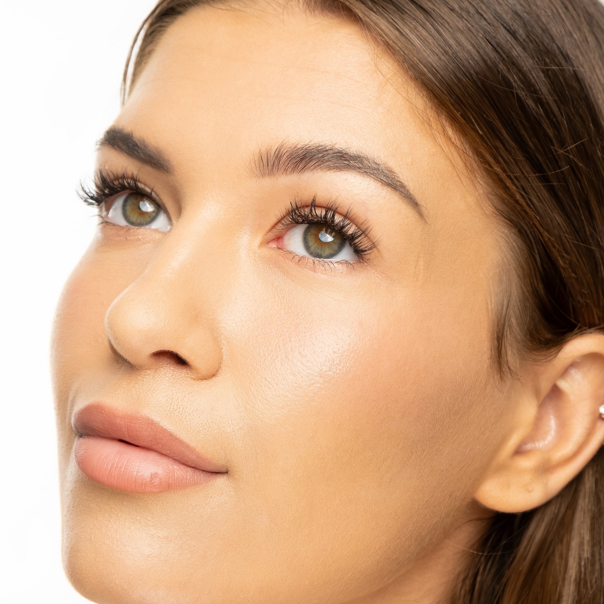 Close-up of KISTU Twilight cluster lashes showing lash fans